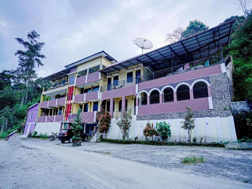 Oyo 90331 Hotel Toba Shanda 빠라빳 외부 사진